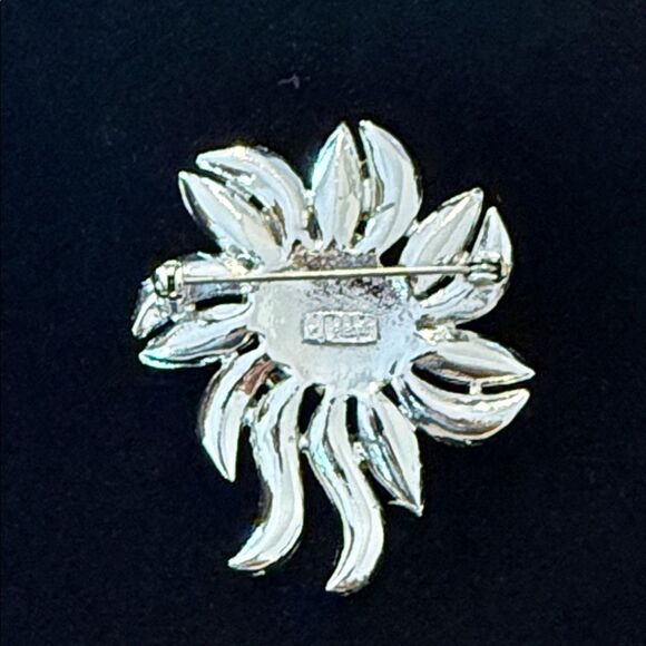 Vintage Celebrity Elegant Silver and Pink Floral Brooch - Picture 2 of 2